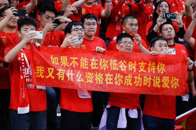 普尔关键进球助力鹈鹕追分，比赛悬念再起！